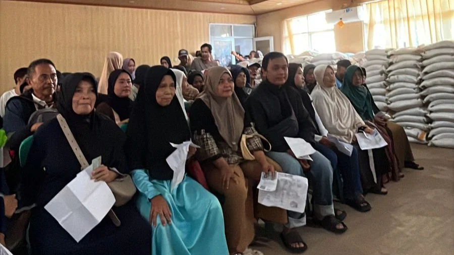 PENYALURAN BANTUAN PANGAN PEMERINTAH DI DESA SUNDAWENANG